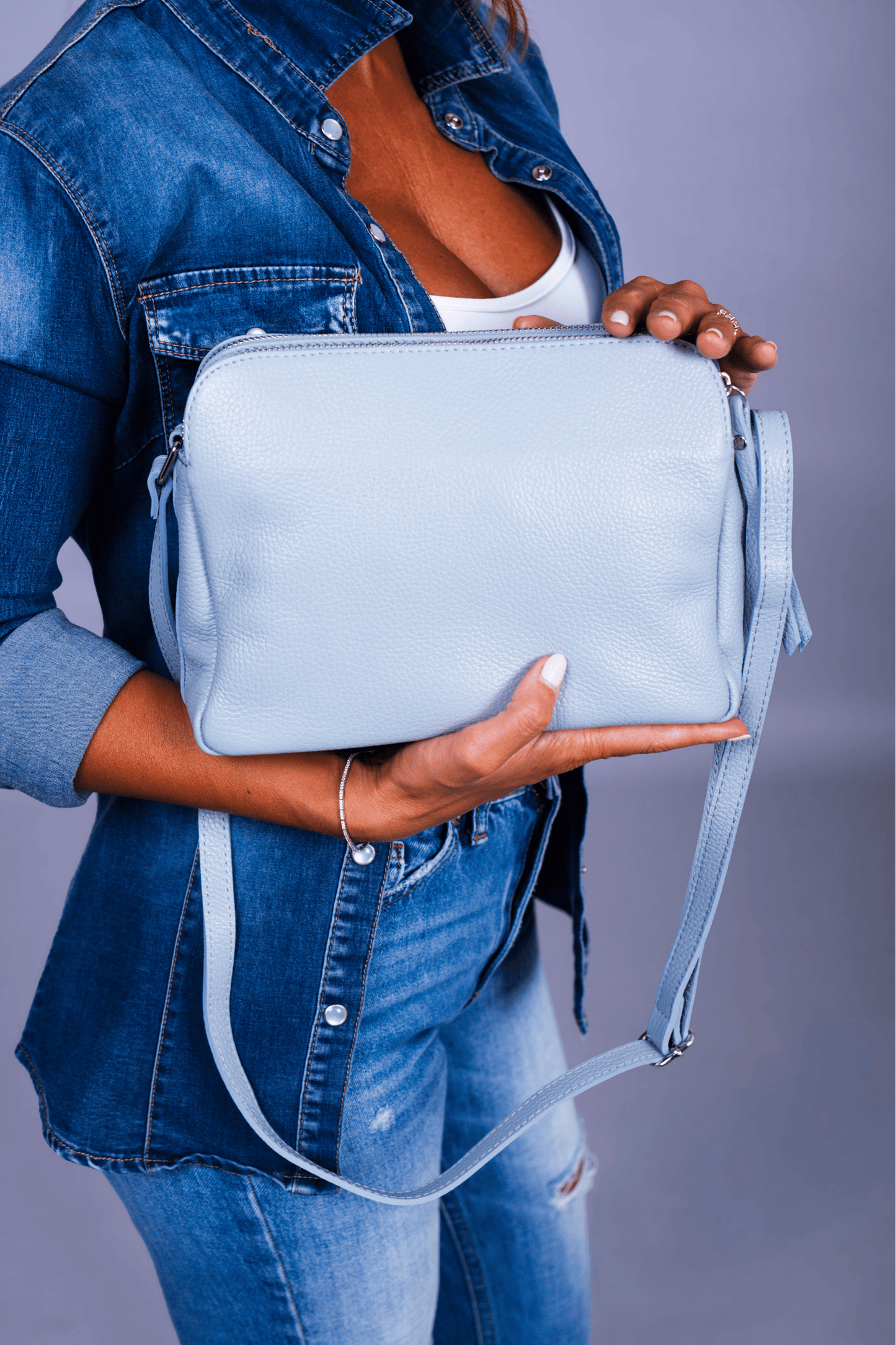 Borsa Donna Edivige Vera Pelle Celeste Doppia Zip Compatta Made in Italy