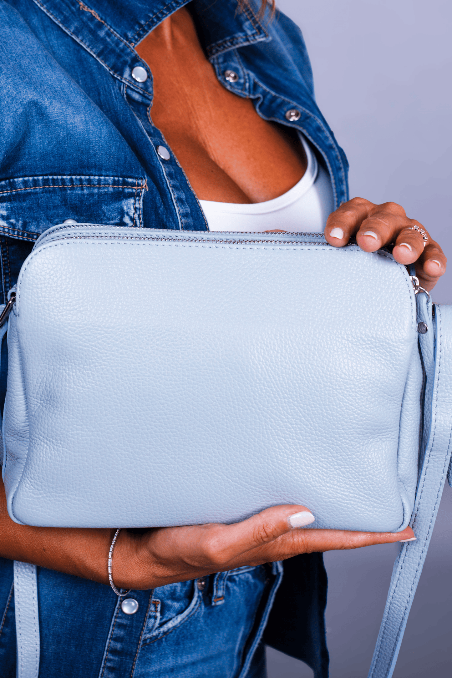 Borsa Donna Edivige Vera Pelle Celeste Doppia Zip Compatta Made in Italy