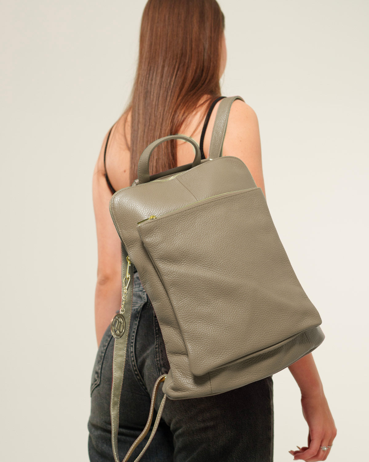 Cristina women's backpack in genuine mud leather with zip pockets