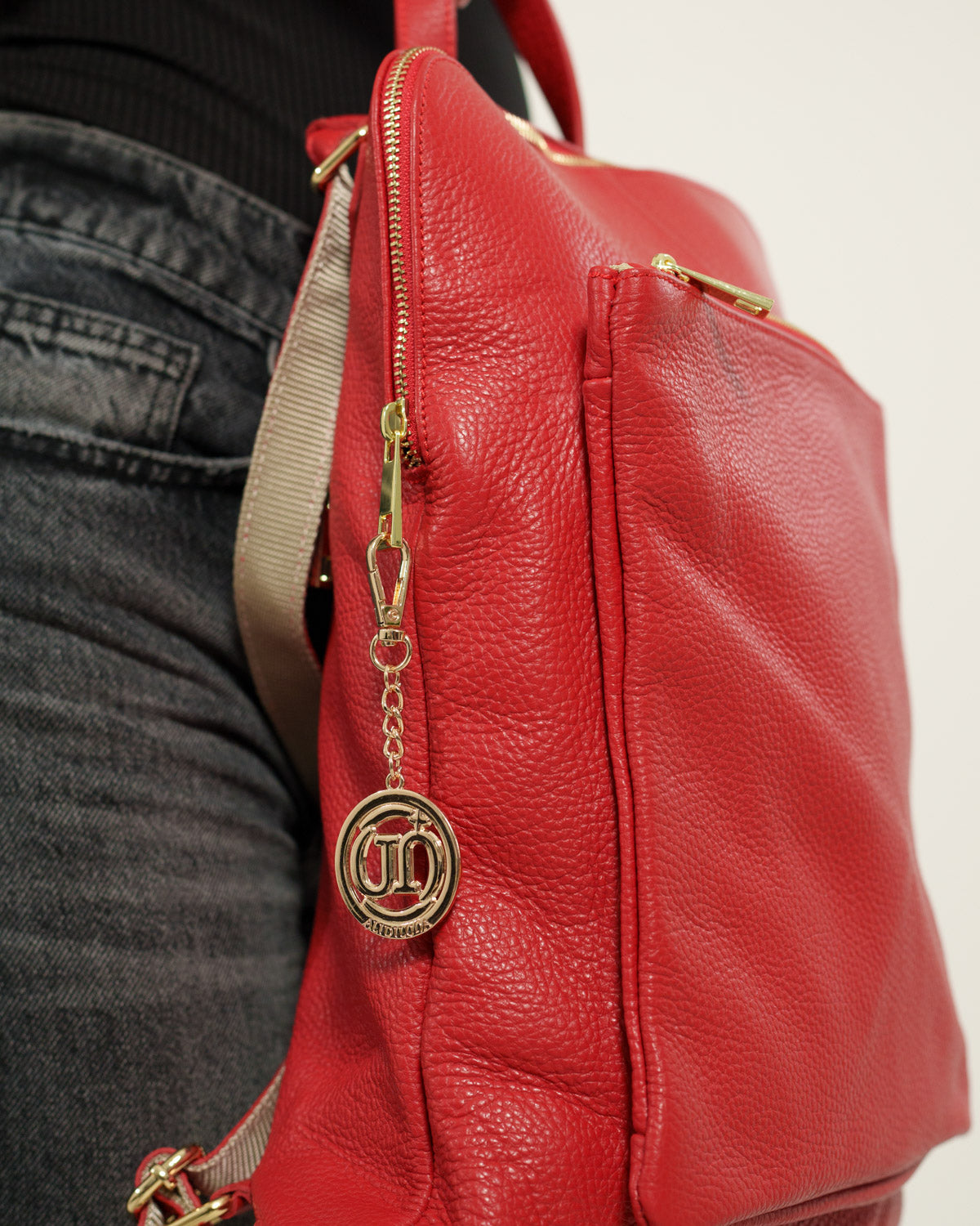 Cristina women's backpack in genuine wine-colored leather with zip pockets, made in Italy
