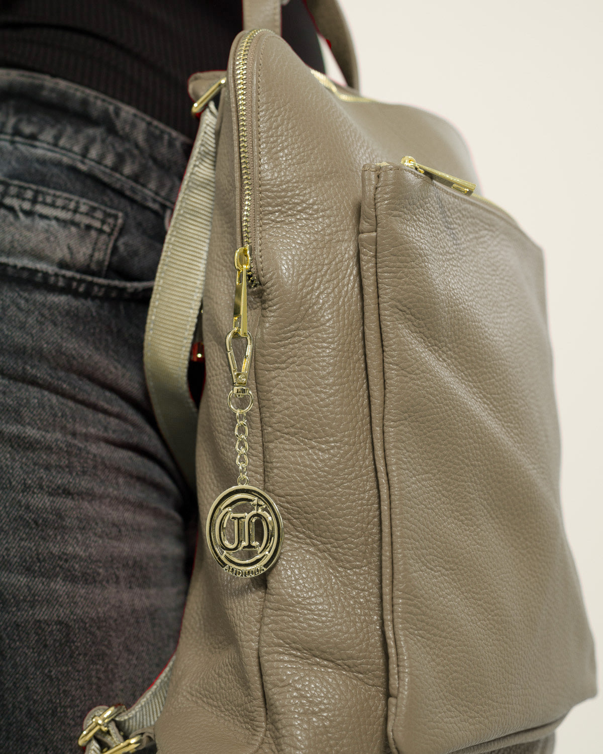 Cristina women's backpack in genuine mud leather with zip pockets
