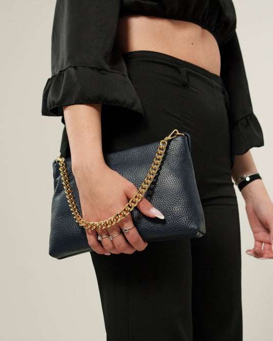 Pochette tracolla donna Alessandra in vera pelle Blu Navy con catena