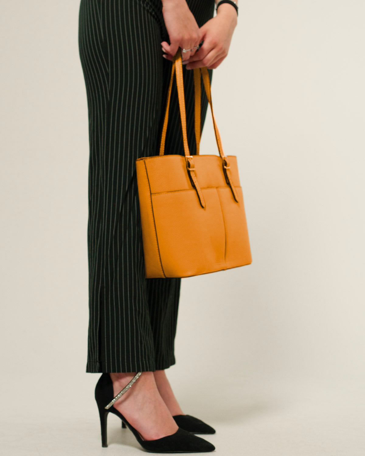 Monica Women's Handbag in Genuine Cognac Leather with Zip Made in Italy